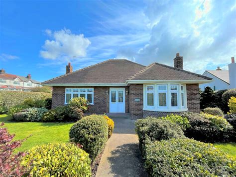 2 miles Layton (Lancs). . Bungalows for sale in fleetwood or cleveleys
